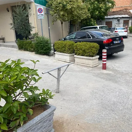 아파트 Tirana Apartment *