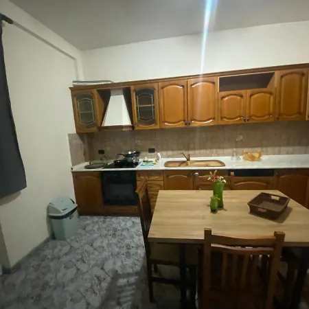 דירה Tirana Apartment טיראנה